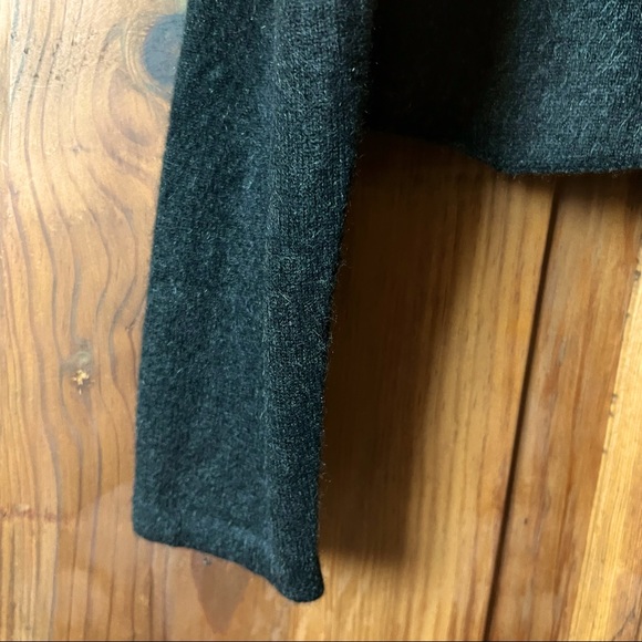 Valerie Stevens Two Ply Cashmere Cropped Black V Neck Sweater Size Medium - Picture 6 of 12